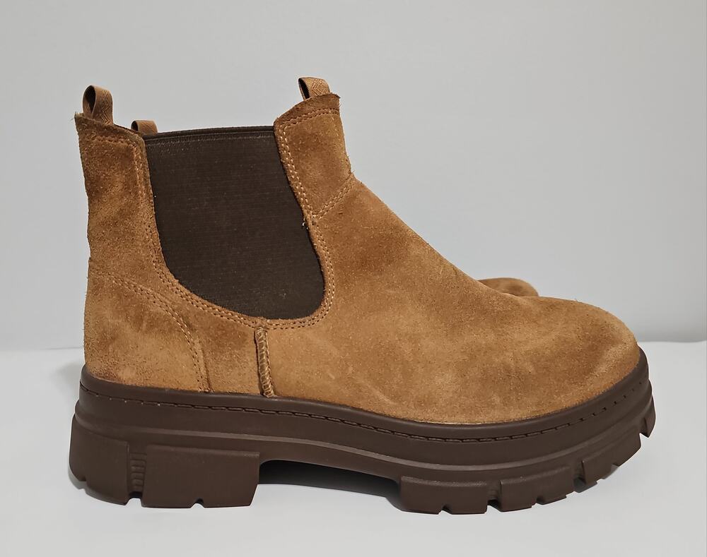 UGG Skyview Chelsea Boot Chesnut Suede Mens 9.5 Waterproof NO INSOLES